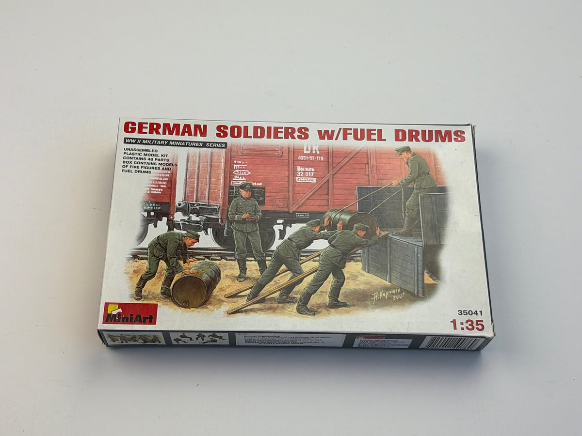 MiniArt | German Soldiers w/Fuel Drums | 1:35 | 35041