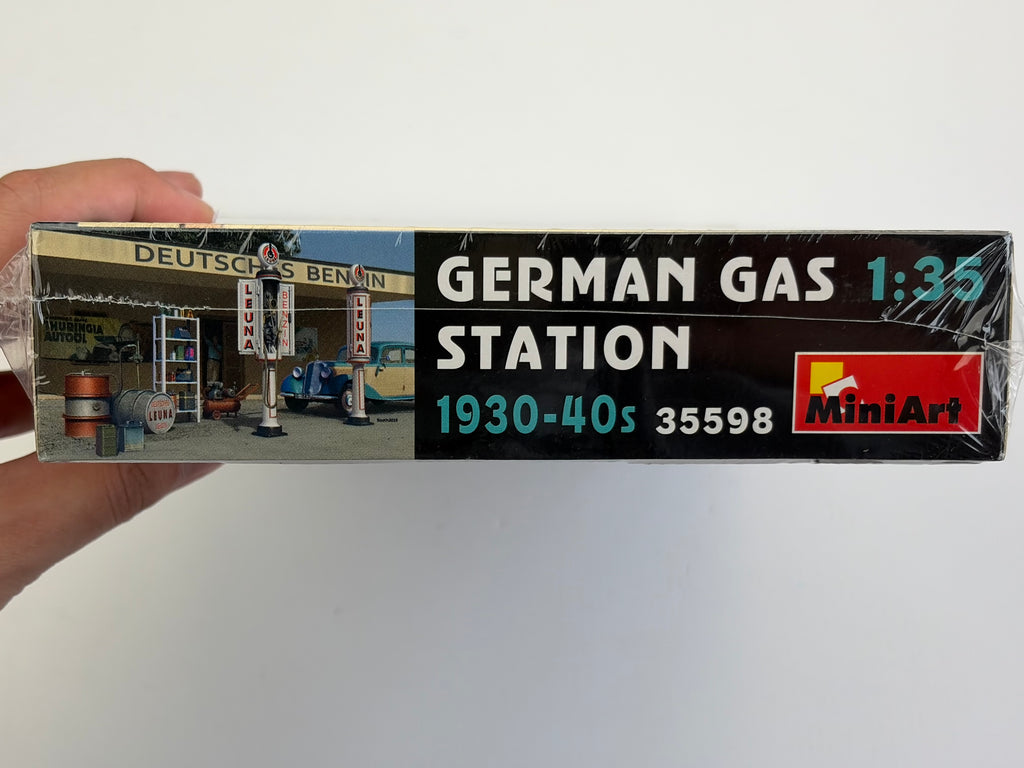 MiniArt 35598 | German Gas Station 1930-40s | 1:35