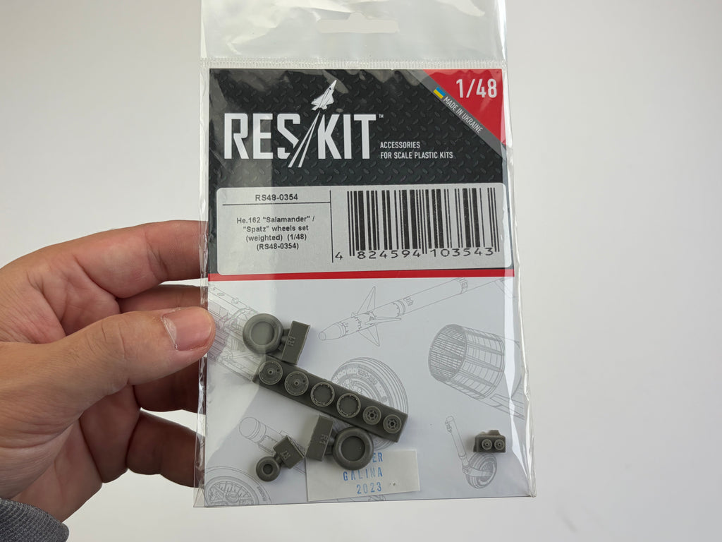 Tamiya 61097 | Heinkel He 162 A-2 Salamander + Eduard 49098 & ResKit RS48-0354 | 1:48