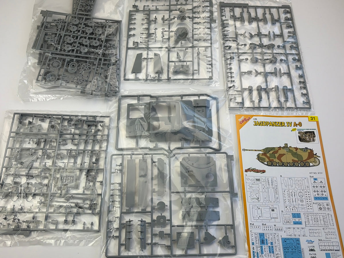 Cyber-Hobby 9131 | Jagdpanzer IV A-0 + Panzergrenadiers | 1:35