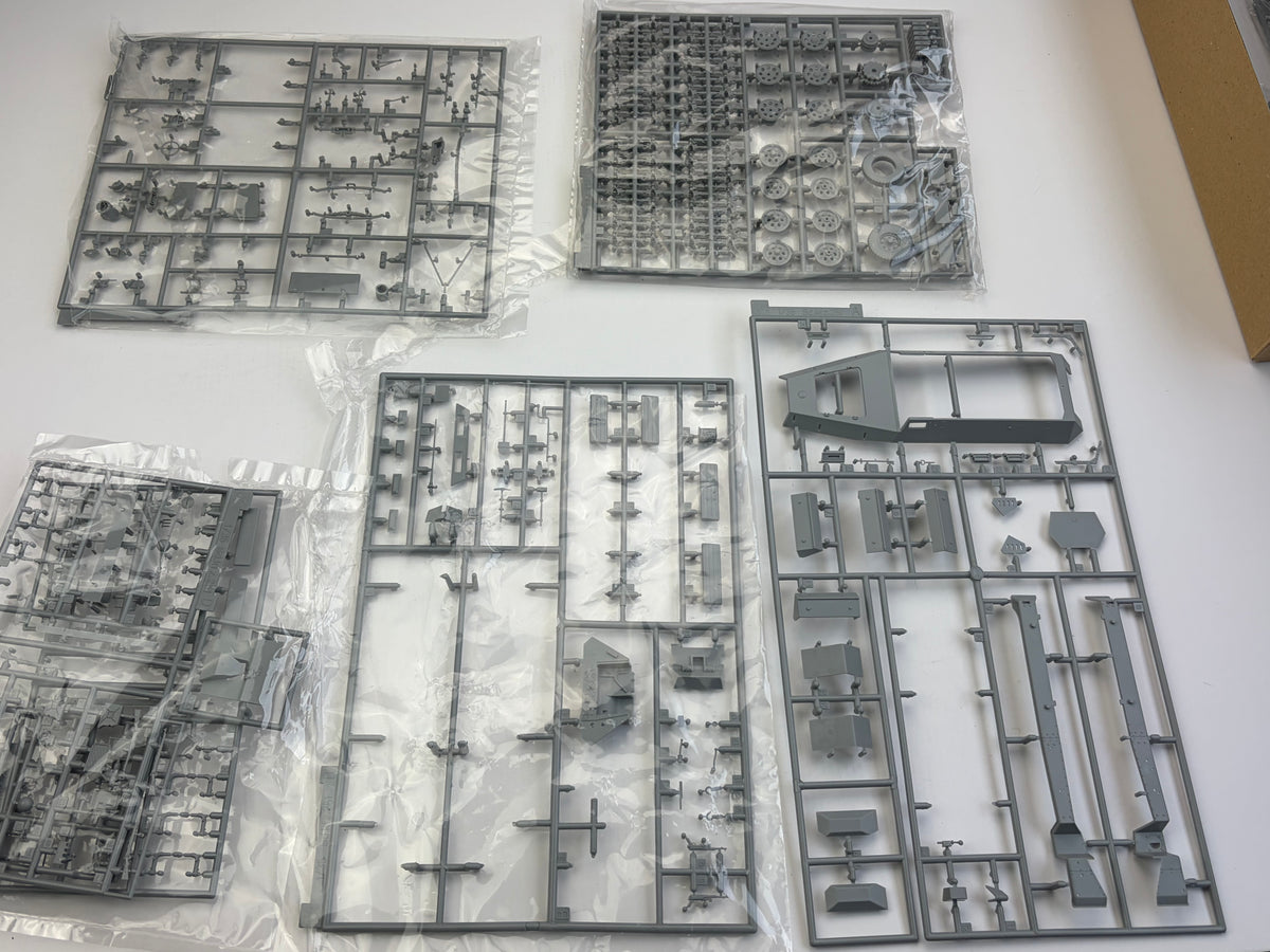 Dragon 6224 | Sd.Kfz. 251 Ausf. C (3-in-1) + Royal Model Detailset | 1:35