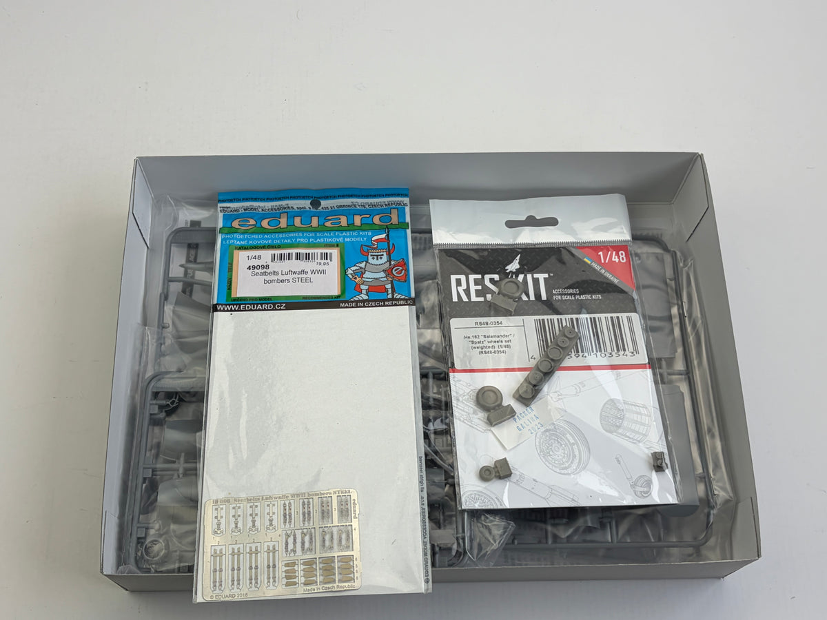 Tamiya 61097 | Heinkel He 162 A-2 Salamander + Eduard 49098 & ResKit RS48-0354 | 1:48