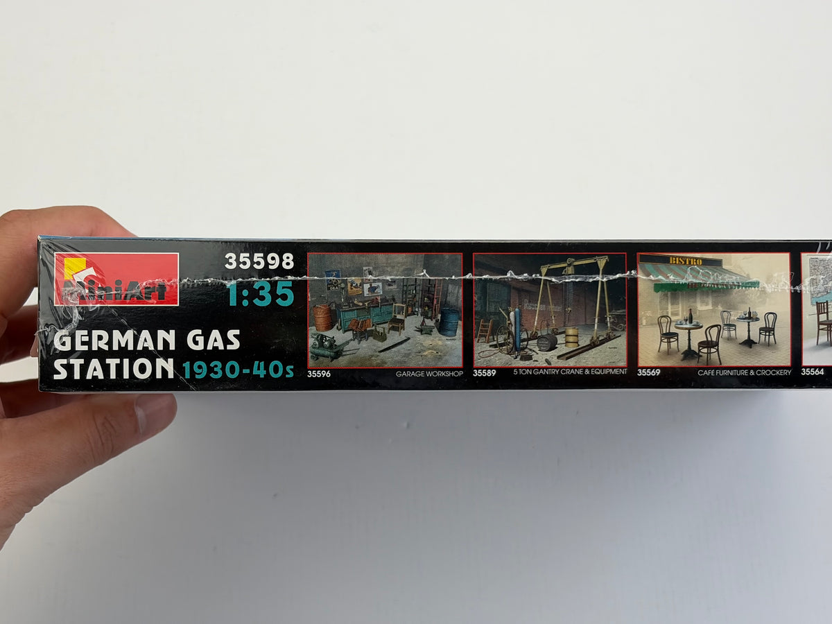 MiniArt 35598 | German Gas Station 1930-40s | 1:35