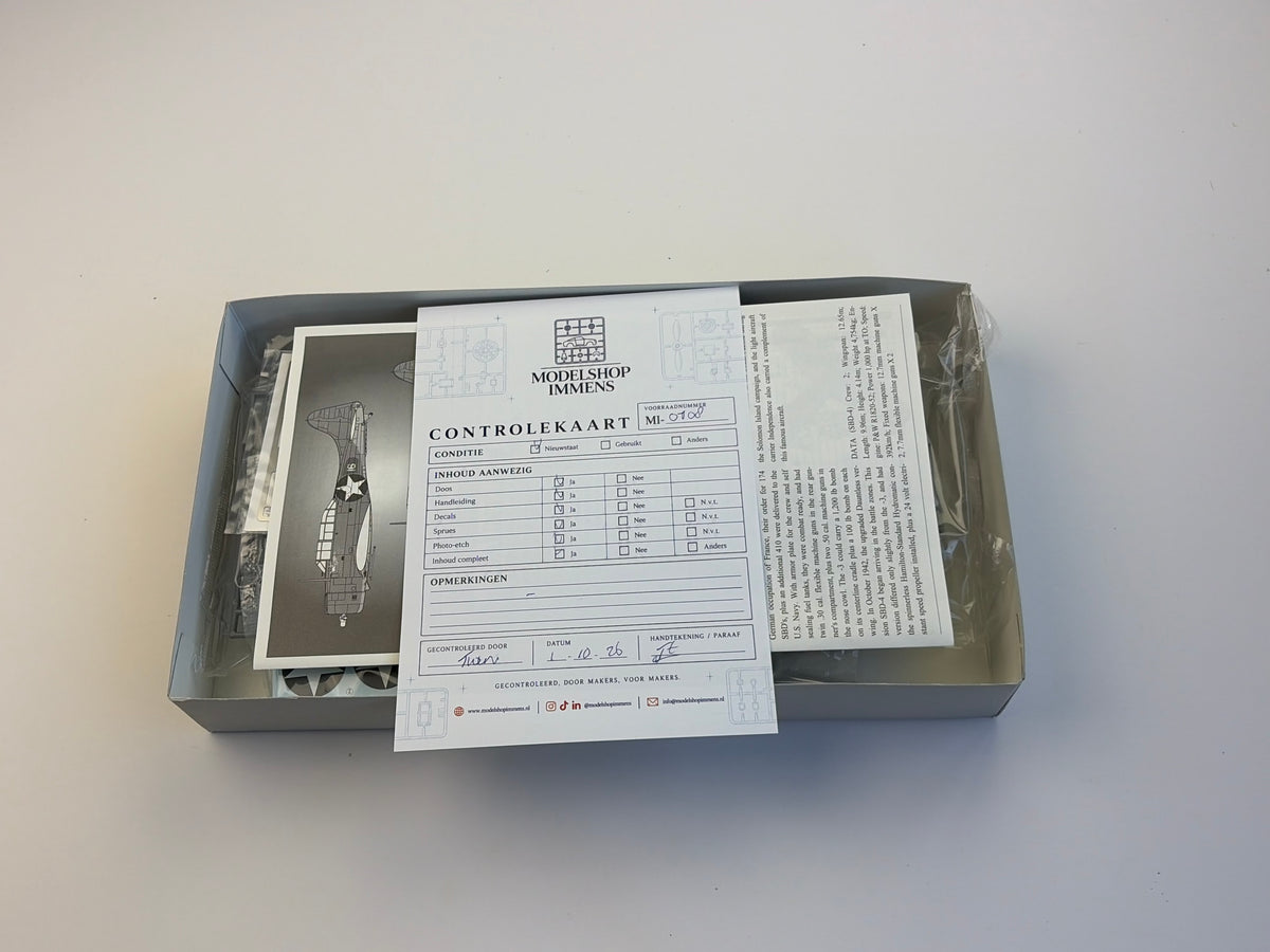 Hasegawa 09835 | SBD-4 Dauntless “VMSB-233” | 1:48