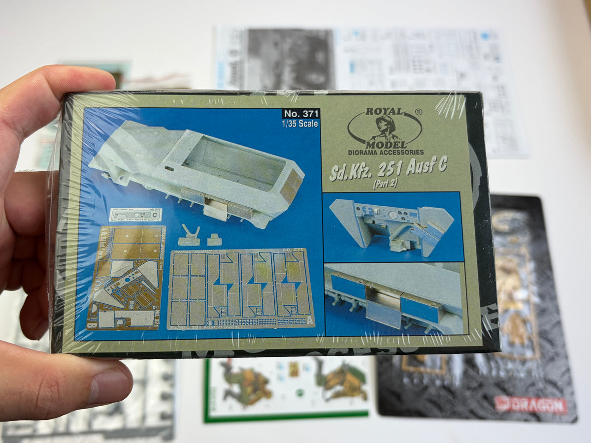 Dragon 6224 | Sd.Kfz. 251 Ausf. C (3-in-1) + Royal Model Detailset | 1:35