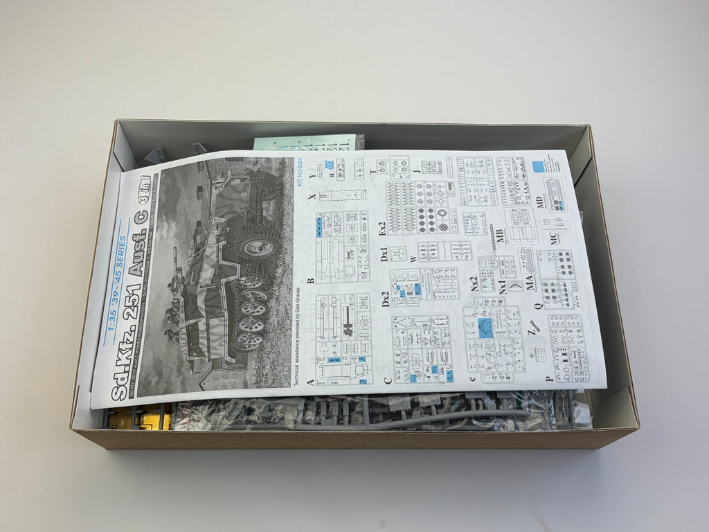 Dragon 6224 | Sd.Kfz. 251 Ausf. C (3-in-1) + Royal Model Detailset | 1:35