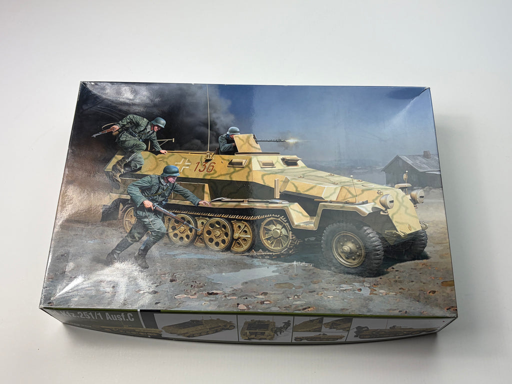 Academy 13540 | German Sd.Kfz. 251/1 Ausf. C with Infantry | 1:35