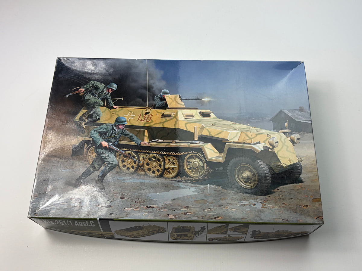 Academy 13540 | German Sd.Kfz. 251/1 Ausf. C with Infantry | 1:35