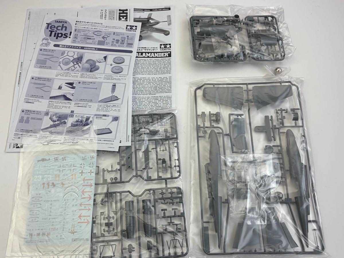 Tamiya 61097 | Heinkel He 162 A-2 Salamander + Eduard 49098 & ResKit RS48-0354 | 1:48