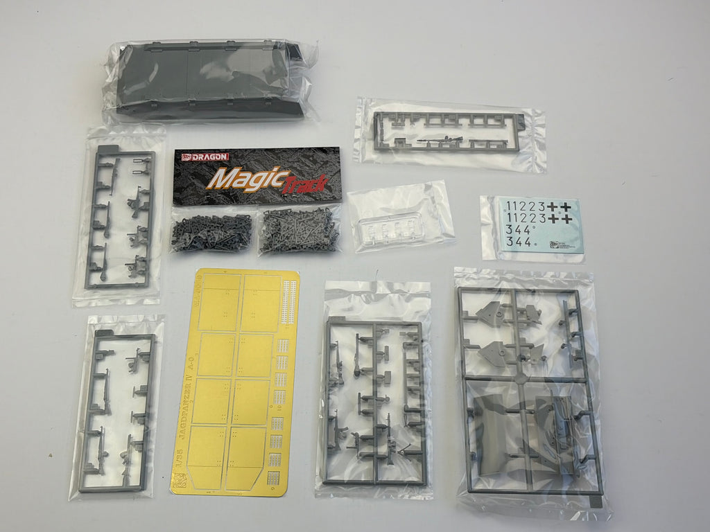 Cyber-Hobby 9131 | Jagdpanzer IV A-0 + Panzergrenadiers | 1:35
