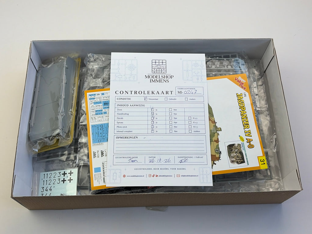 Cyber-Hobby 9131 | Jagdpanzer IV A-0 + Panzergrenadiers | 1:35